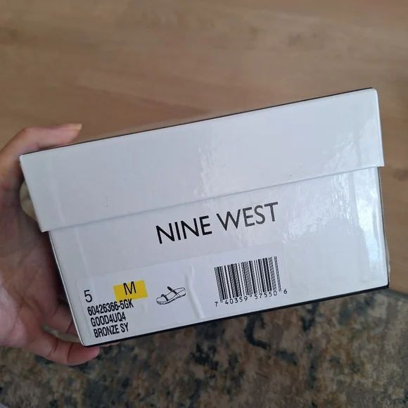 Brand New Nine West Women's Slip-On Three Band Rhinestone Sandals SiZe 5 - Picture 9 of 9